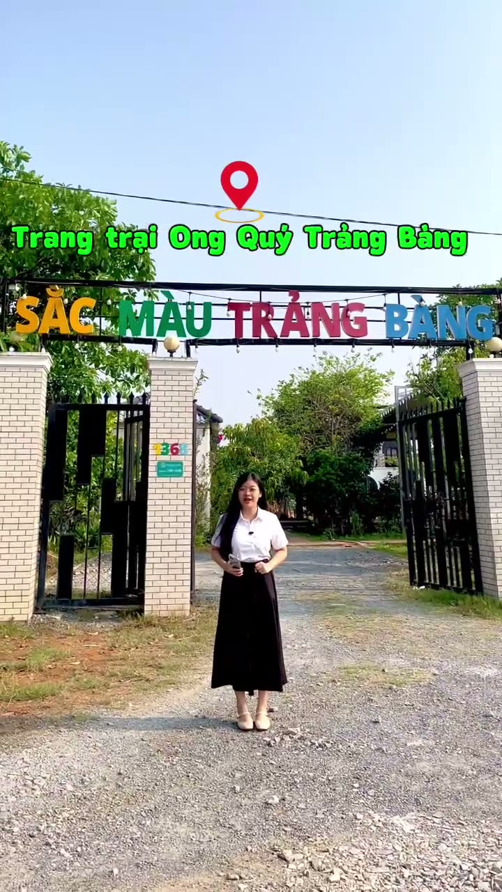Cổng trại ong dú Ong Quý ở Trảng Bàng